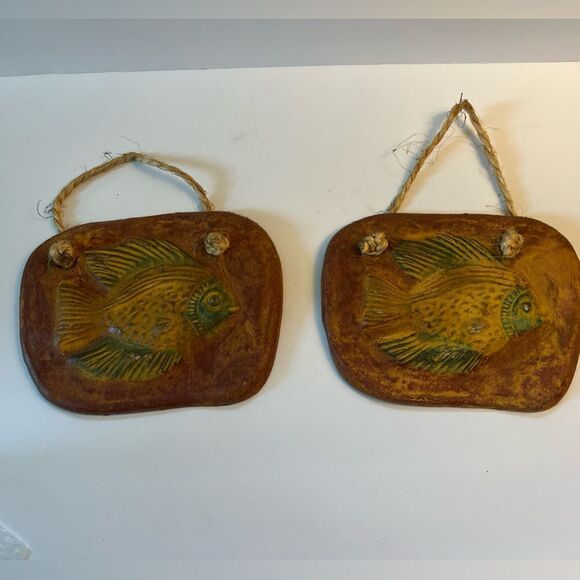 2 Vintage Pottery Fish Wall Hanging - Picture 2 of 8